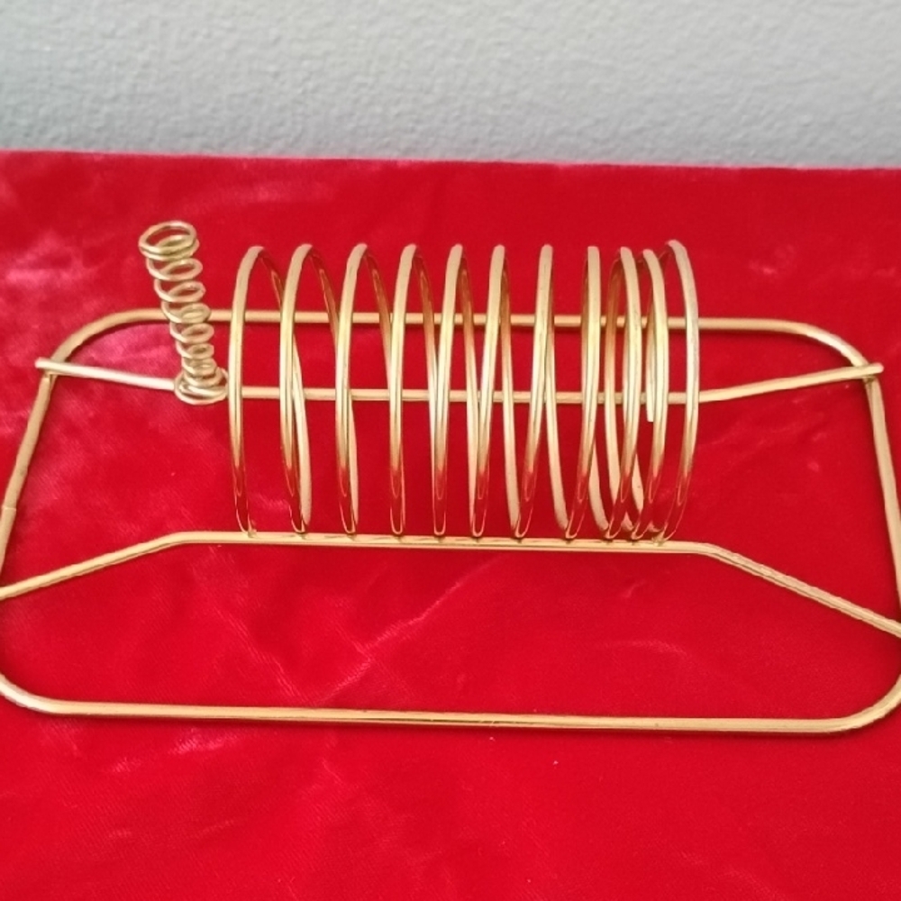 D- NWOT Elegant Gold Mail Holder - Picture 3 of 7